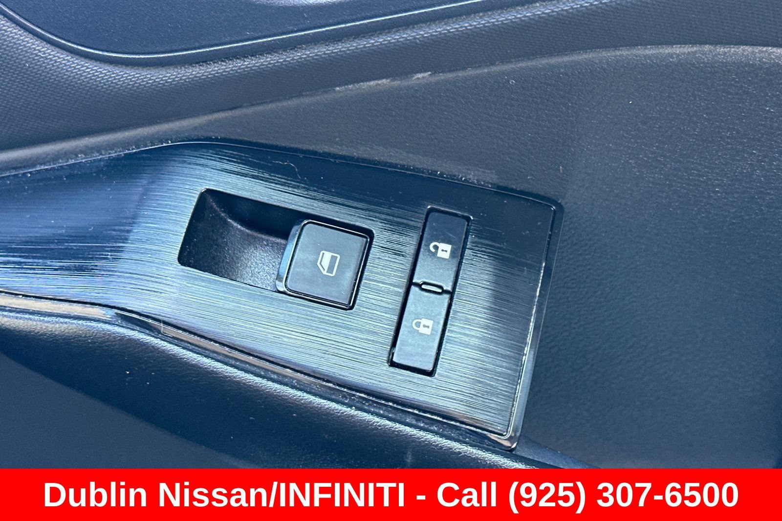 Used 2024 Nissan Rogue S FWD image 23