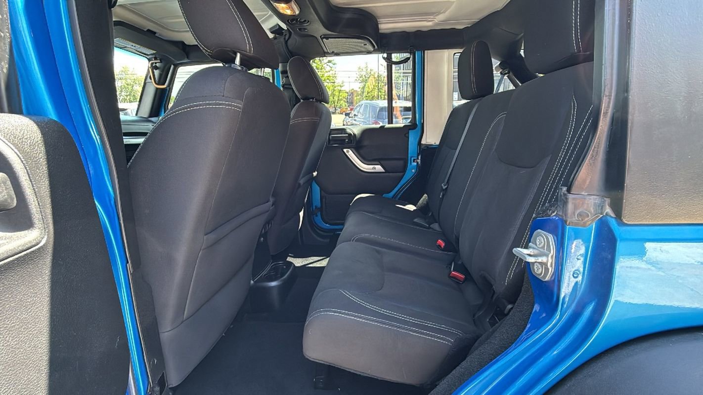 Used 2015 Jeep Wrangler Unlimited Rubicon AWD/4WD image 12