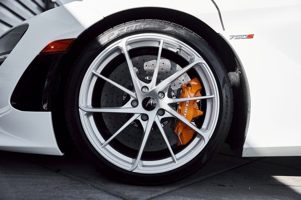 Used 2024 McLaren 750S RWD image 3