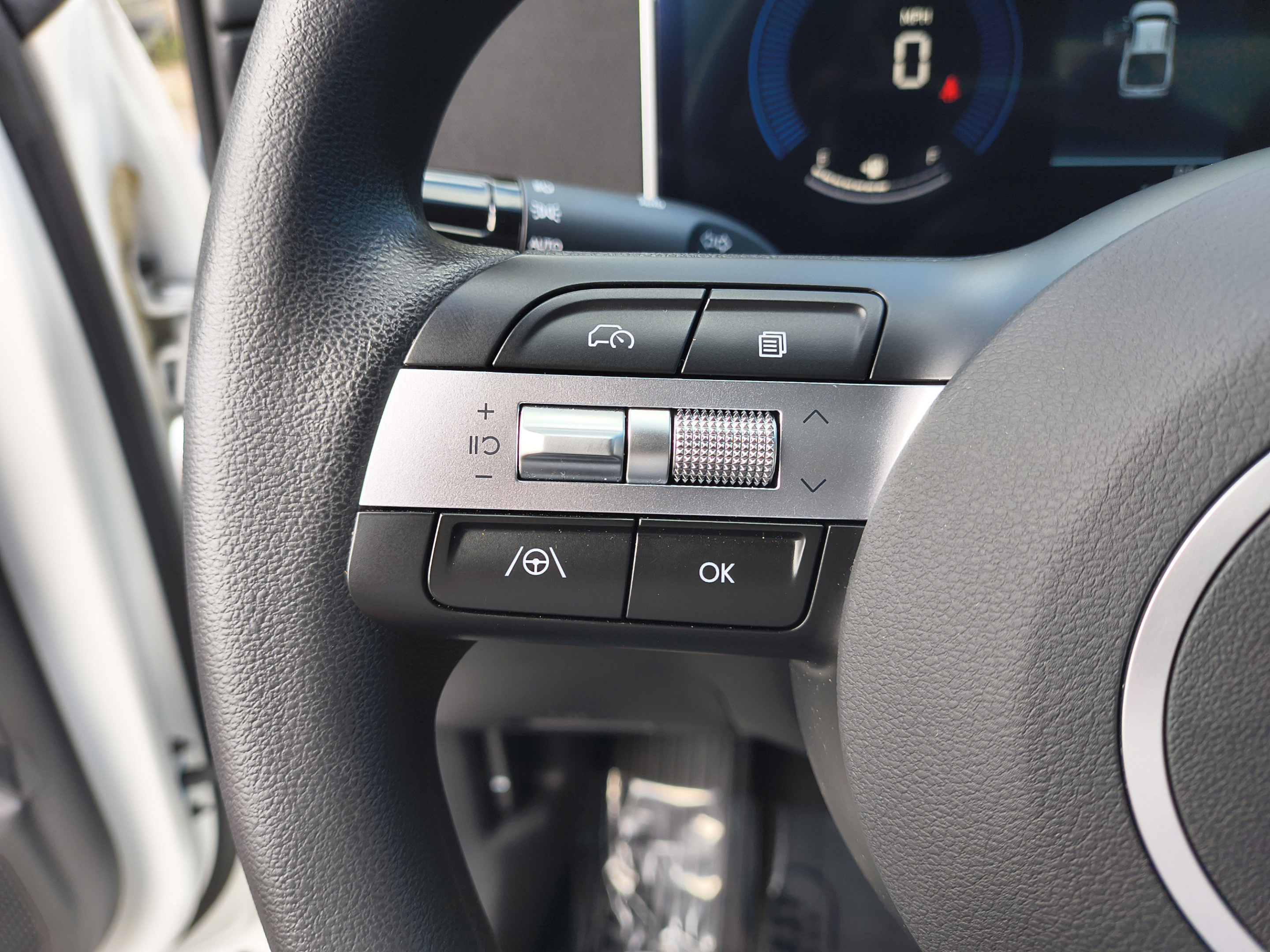 Certified 2025 Hyundai Santa Cruz SEL FWD image 27
