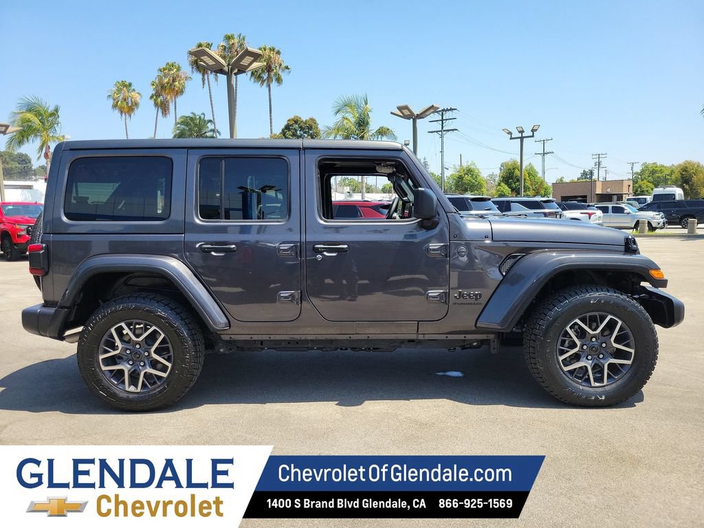 Used 2025 Jeep Wrangler Unlimited Sahara AWD/4WD image 10
