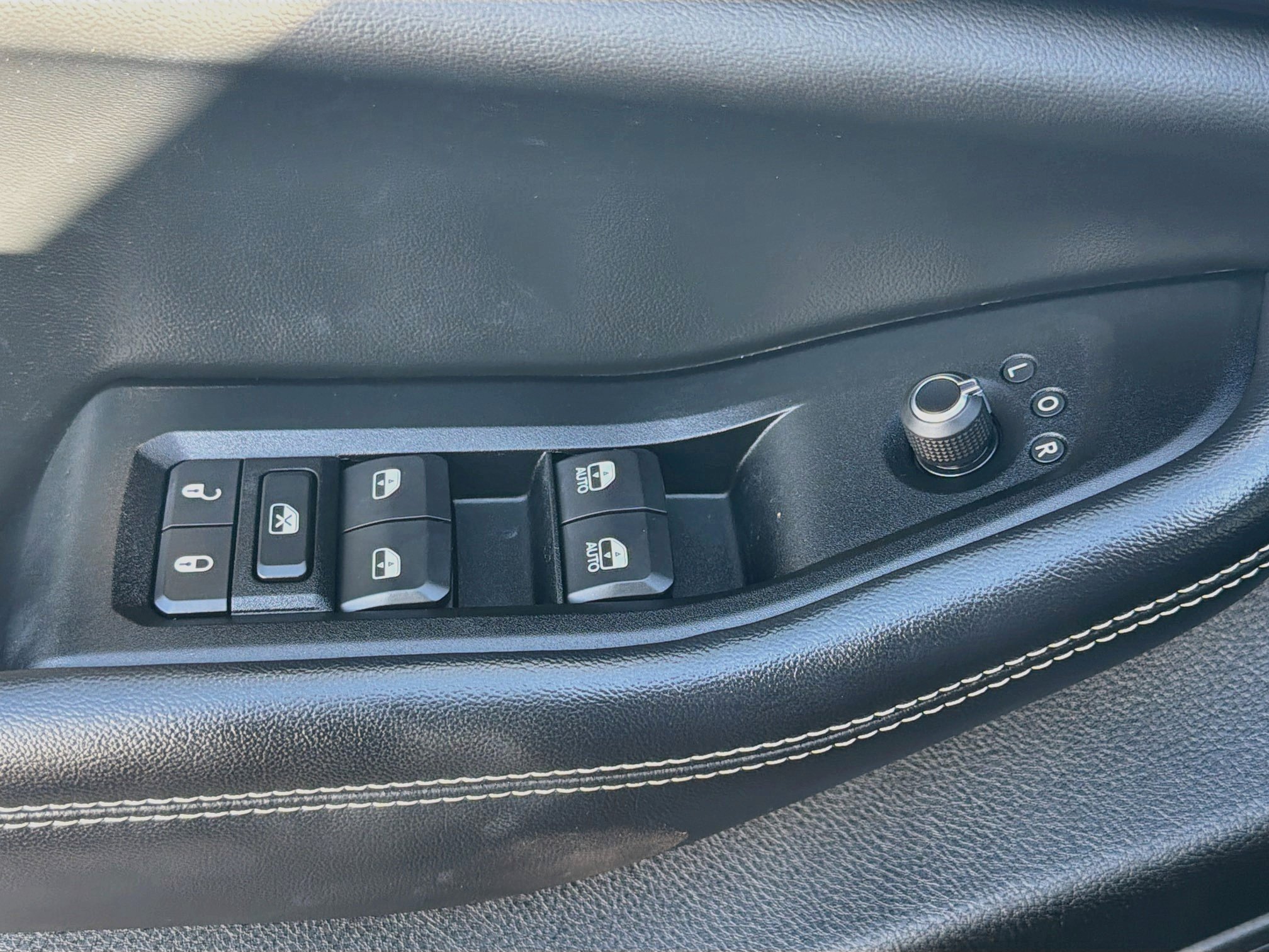 Used 2023 Jeep Grand Cherokee Laredo w/ Luxury Tech Group I AWD/4WD image 15