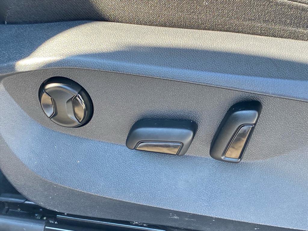 Used 2022 Volkswagen Tiguan SE image 13