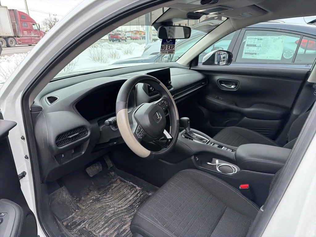 Used 2023 Honda HR-V LX image 6