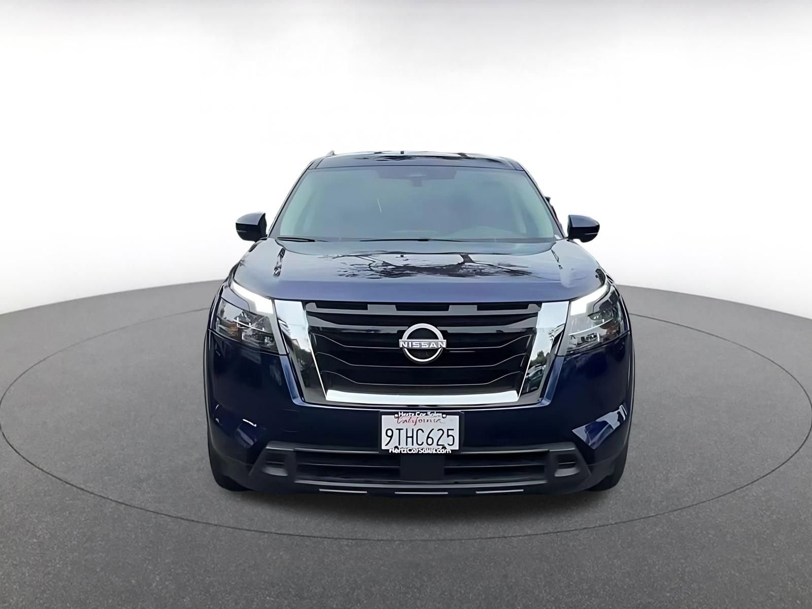 Used 2025 Nissan Pathfinder SV FWD image 4