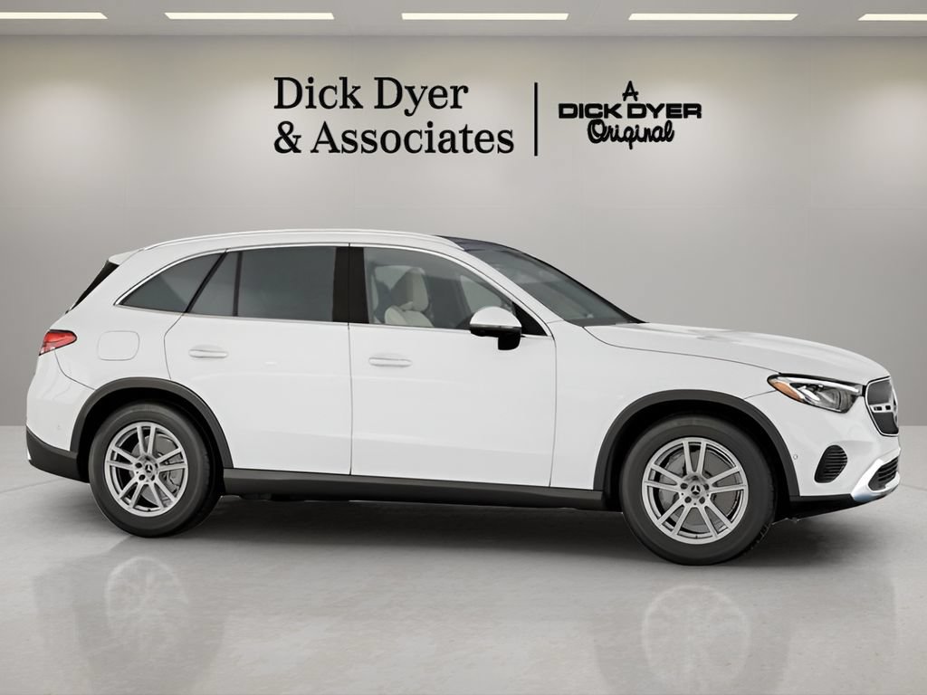 Used 2026 Mercedes-Benz GLC 300 image 4