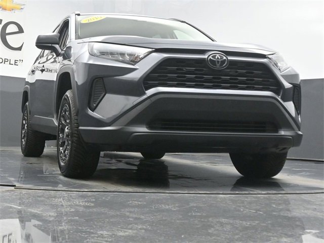 Used 2019 Toyota RAV4 LE image 3