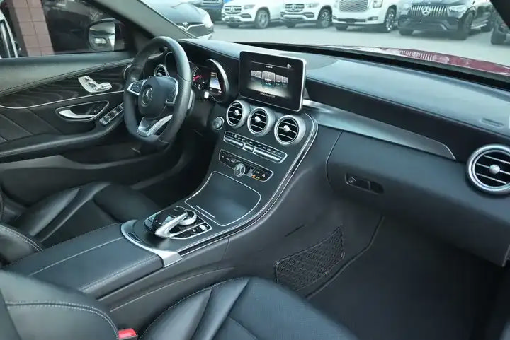 Used 2016 Mercedes-Benz C 300 Sedan w/ Surround View Package image 17
