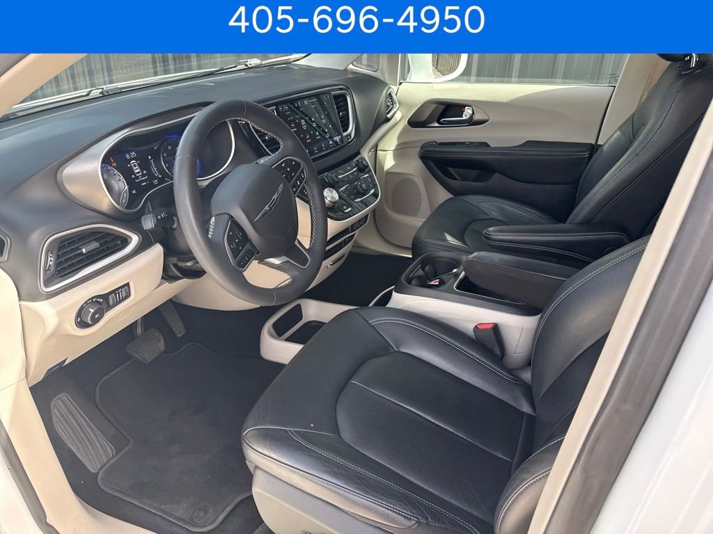 Used 2022 Chrysler Pacifica Touring-L image 12