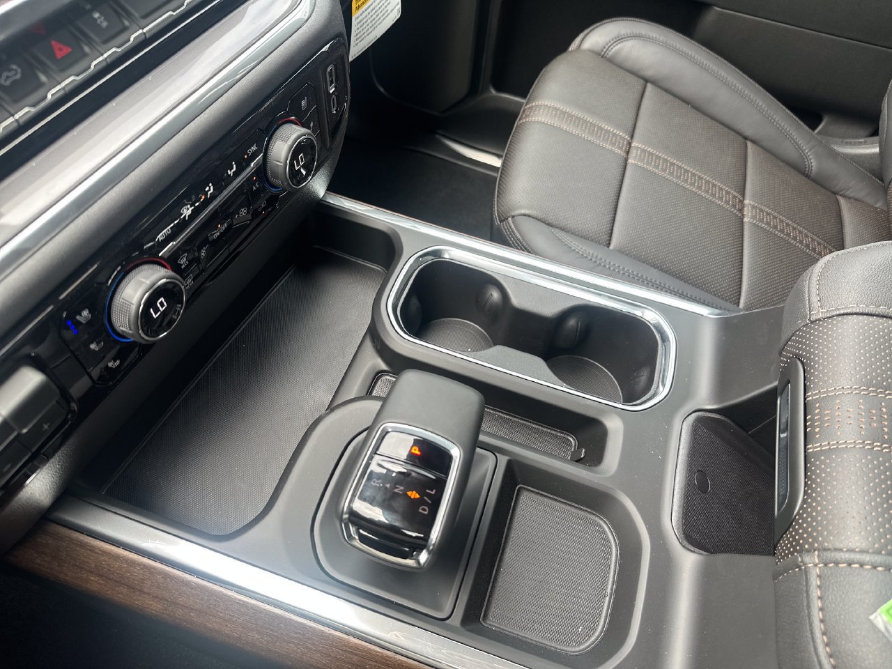 New 2026 Chevrolet Silverado 1500 High Country w/ High Country Premium Package AWD/4WD image 27
