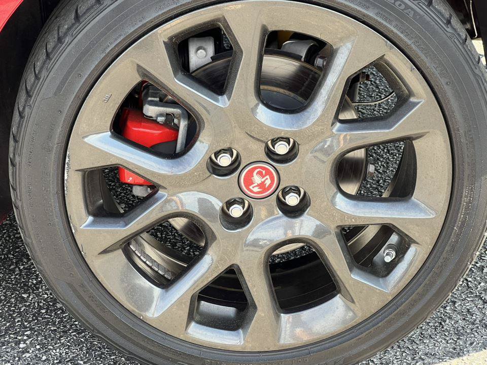 Used 2019 FIAT 124 Spider Abarth w/ Convenience Group RWD image 12