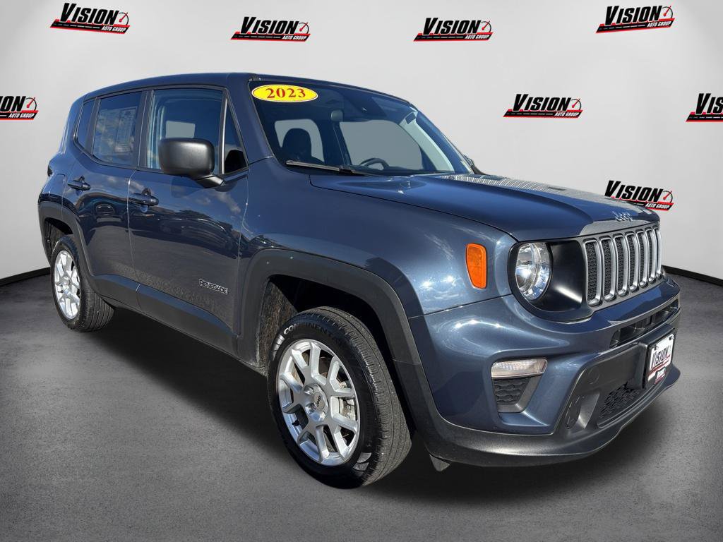 Used 2023 Jeep Renegade Latitude AWD/4WD image 3