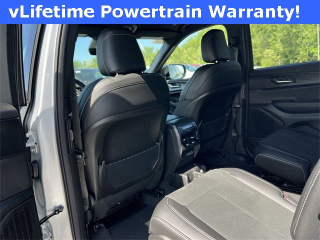 New 2025 Jeep Grand Cherokee L Laredo image 16