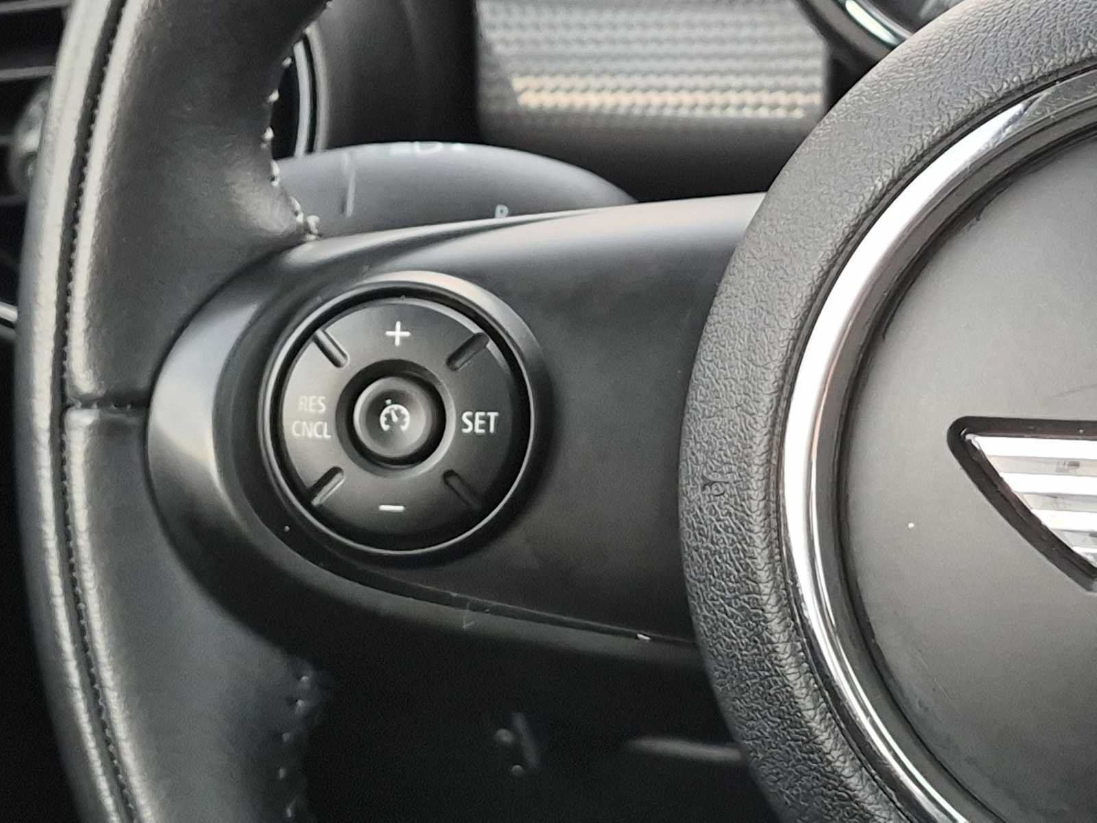 Used 2018 MINI Cooper 2-Door Hardtop FWD image 26