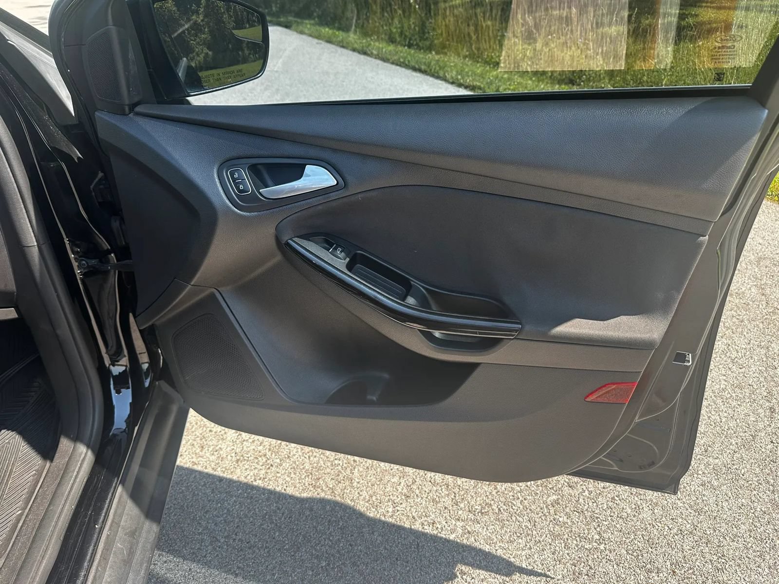 Used 2018 Ford Focus Titanium FWD image 14
