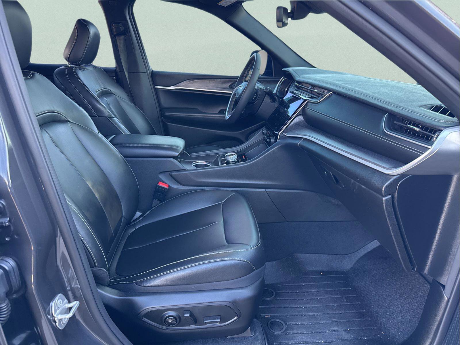 Certified 2024 Jeep Grand Cherokee Limited image 26