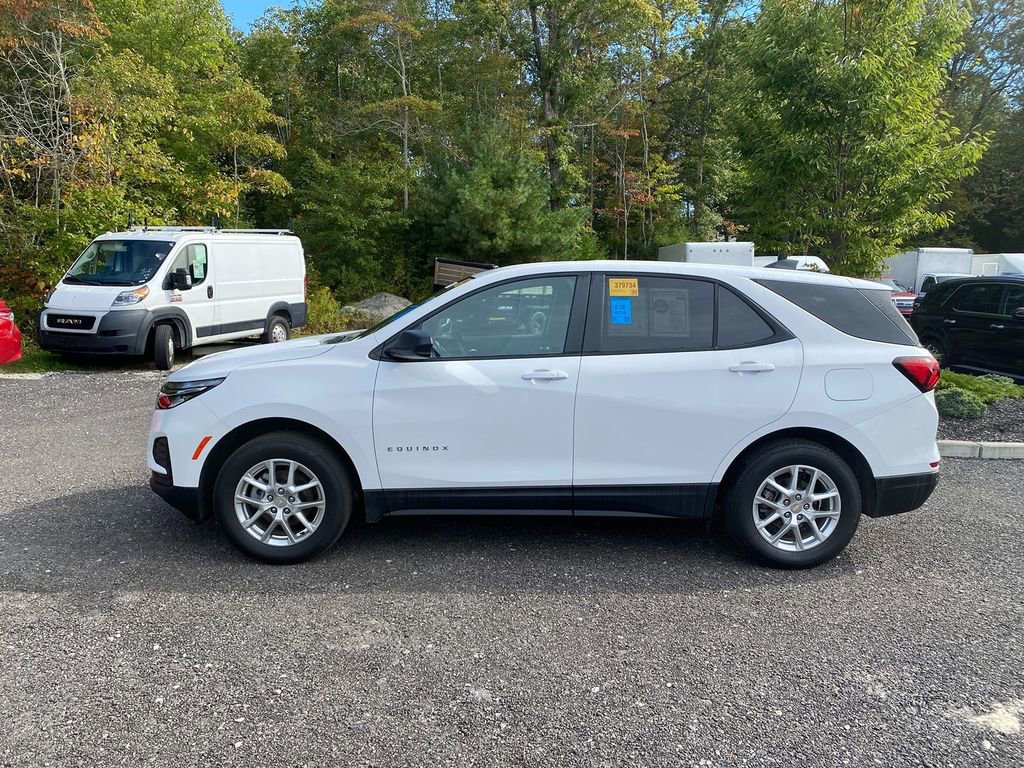 Used 2024 Chevrolet Equinox LS w/ LS Convenience Package image 9