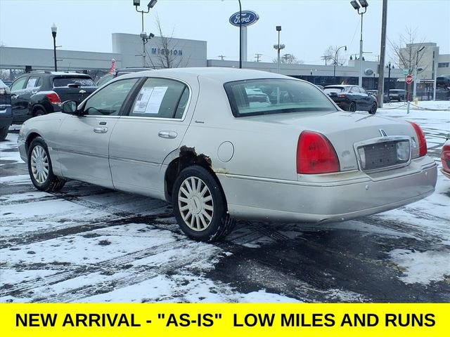 Used 2005 Lincoln Town Car Signature image 23