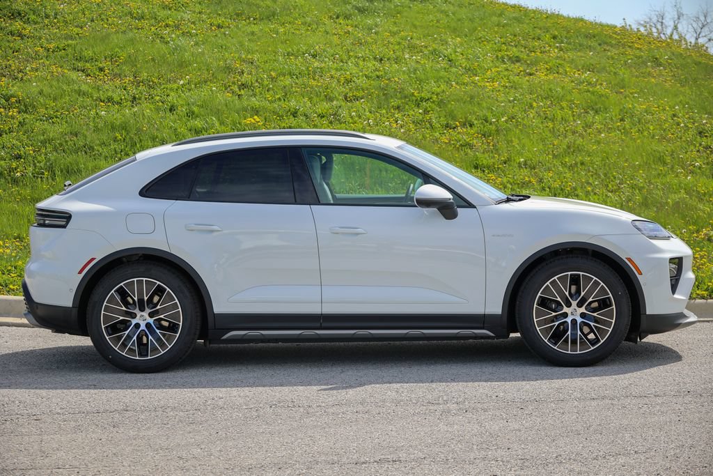 New 2026 Porsche Macan 4 Electric AWD/4WD image 31