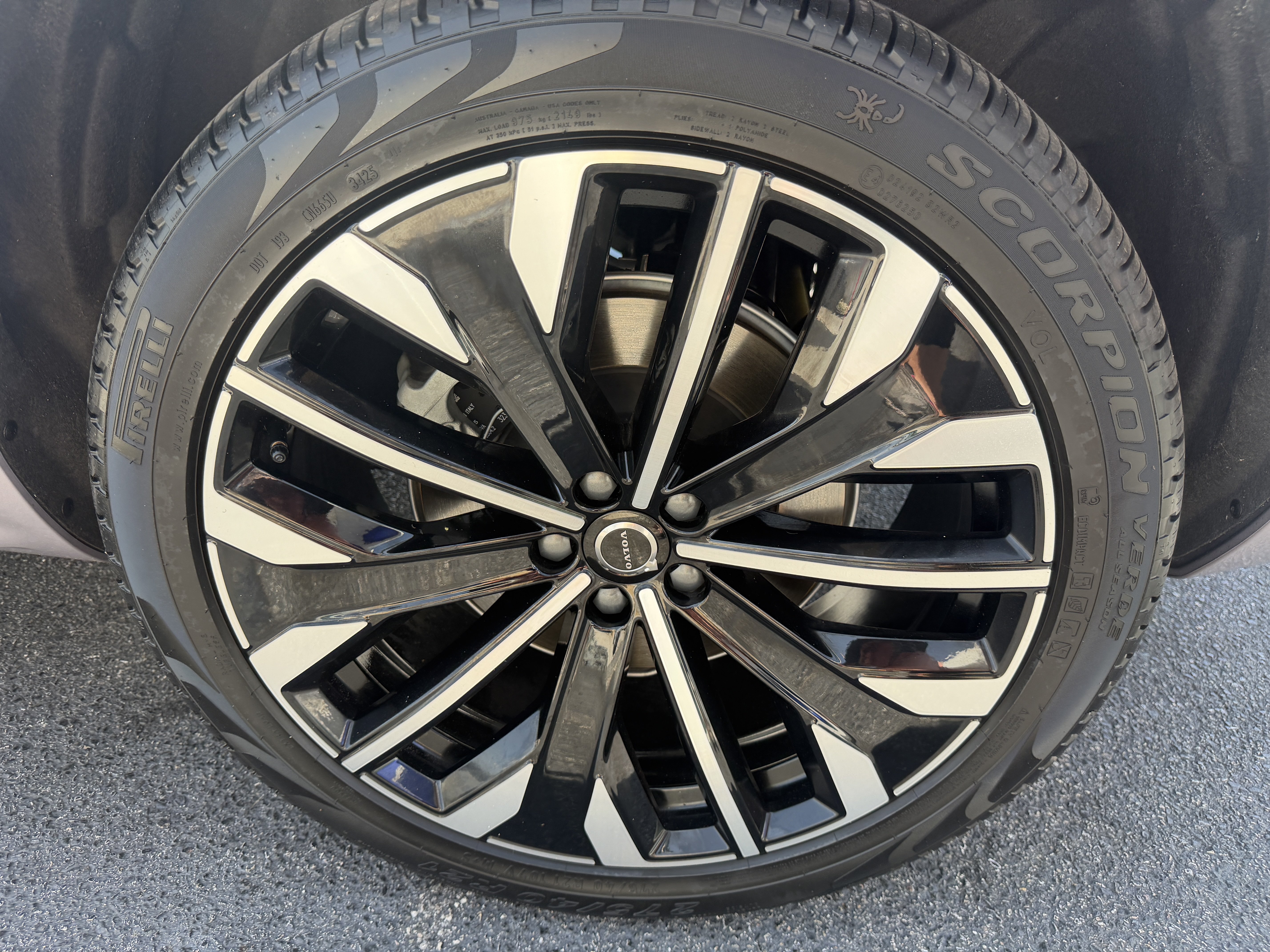 Certified 2026 Volvo XC90 B6 Ultra w/ Protection Package AWD/4WD image 33