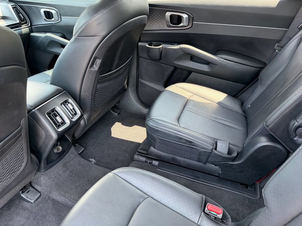 Used 2025 Kia Sorento EX w/ Panoramic Sunroof Package FWD image 17