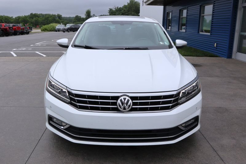 Used 2017 Volkswagen Passat 1.8T SE FWD image 4
