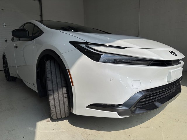 Used 2025 Toyota Prius LE image 3