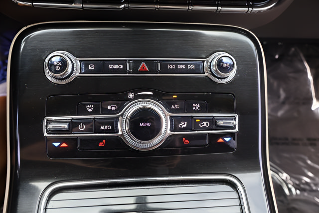 Used 2022 Lincoln Nautilus FWD w/ Premium Package image 27