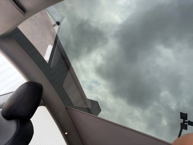 Used 2022 Tesla Model Y Performance image 25