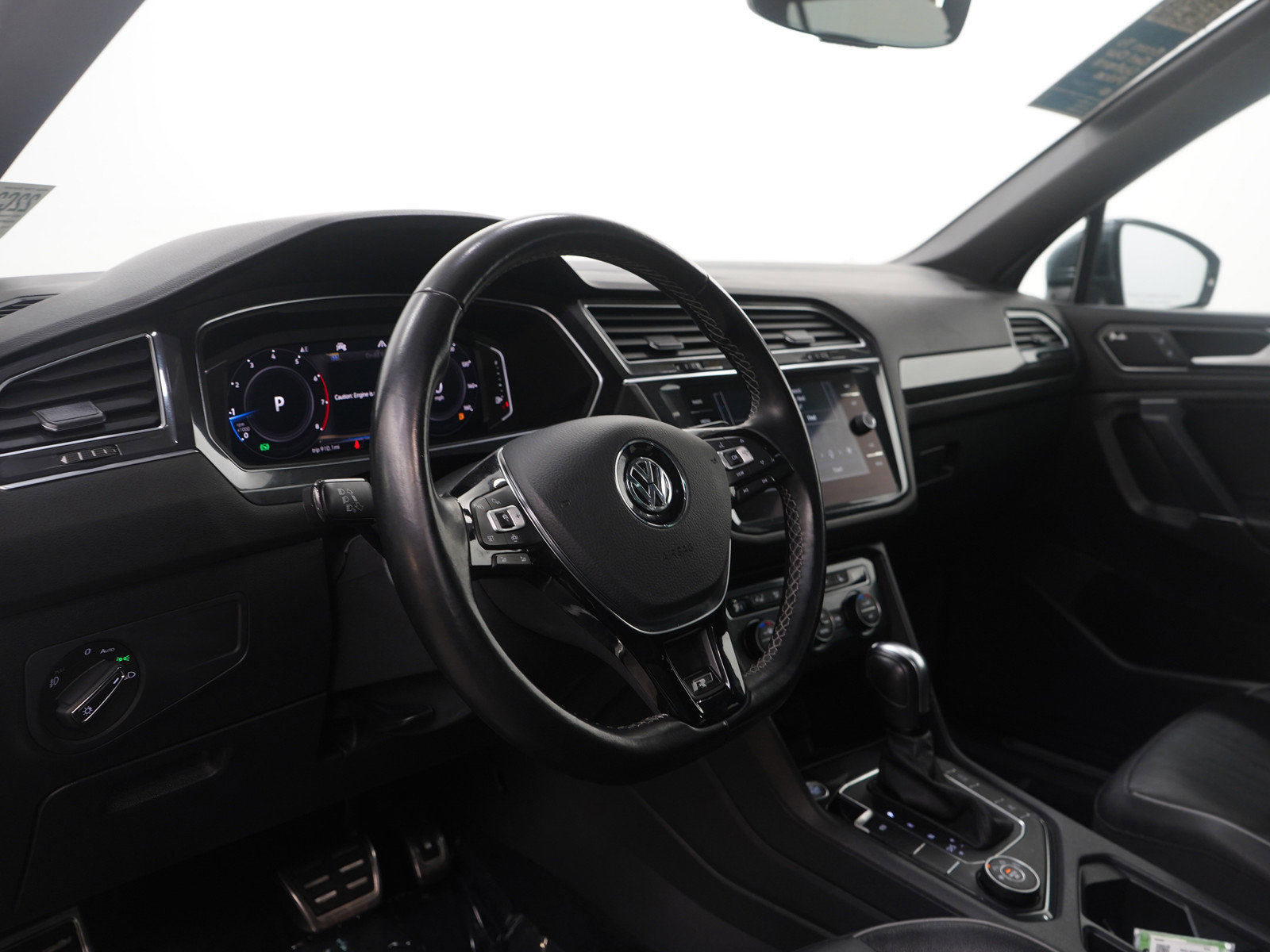 Used 2020 Volkswagen Tiguan SEL Premium R-Line image 17