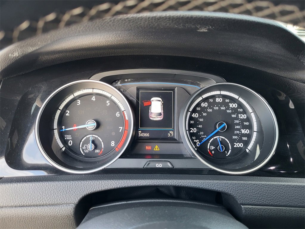 Used 2017 Volkswagen Golf R 4-Door image 12