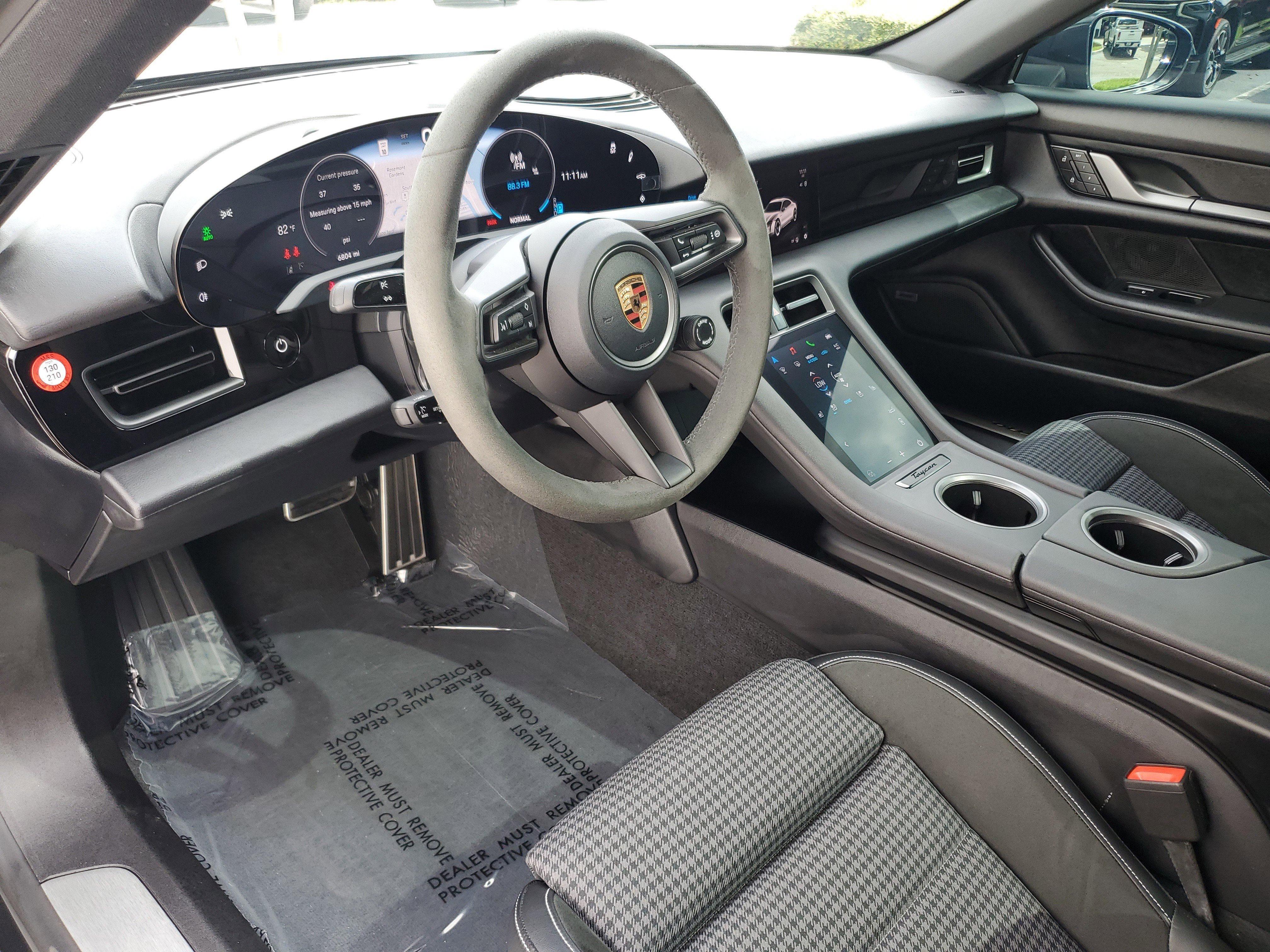 Used 2025 Porsche Taycan image 21