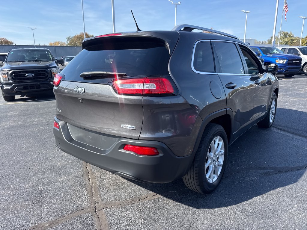 Used 2015 Jeep Cherokee Latitude w/ Cold Weather Group AWD/4WD image 7