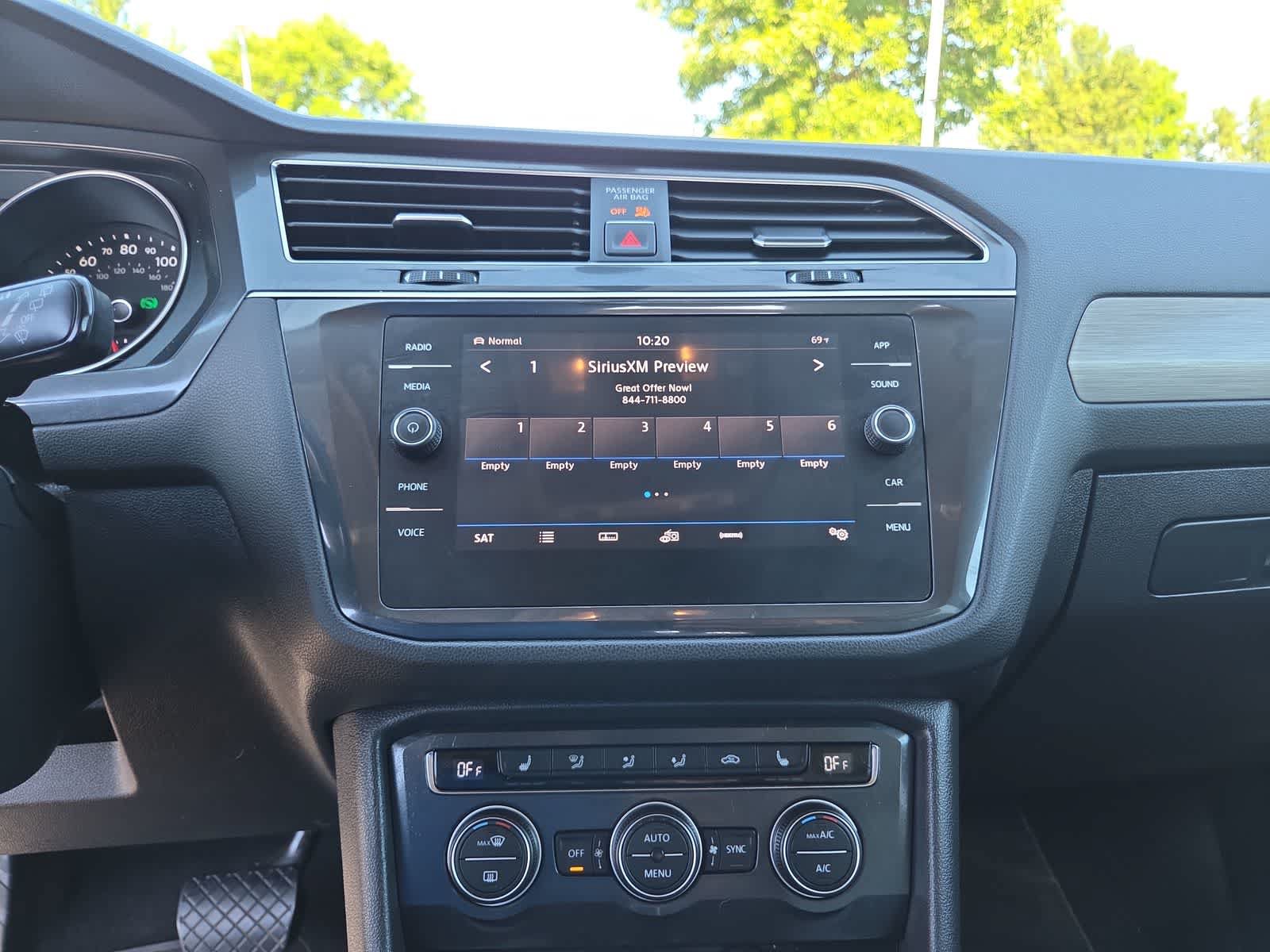 Used 2018 Volkswagen Tiguan SE AWD/4WD image 24