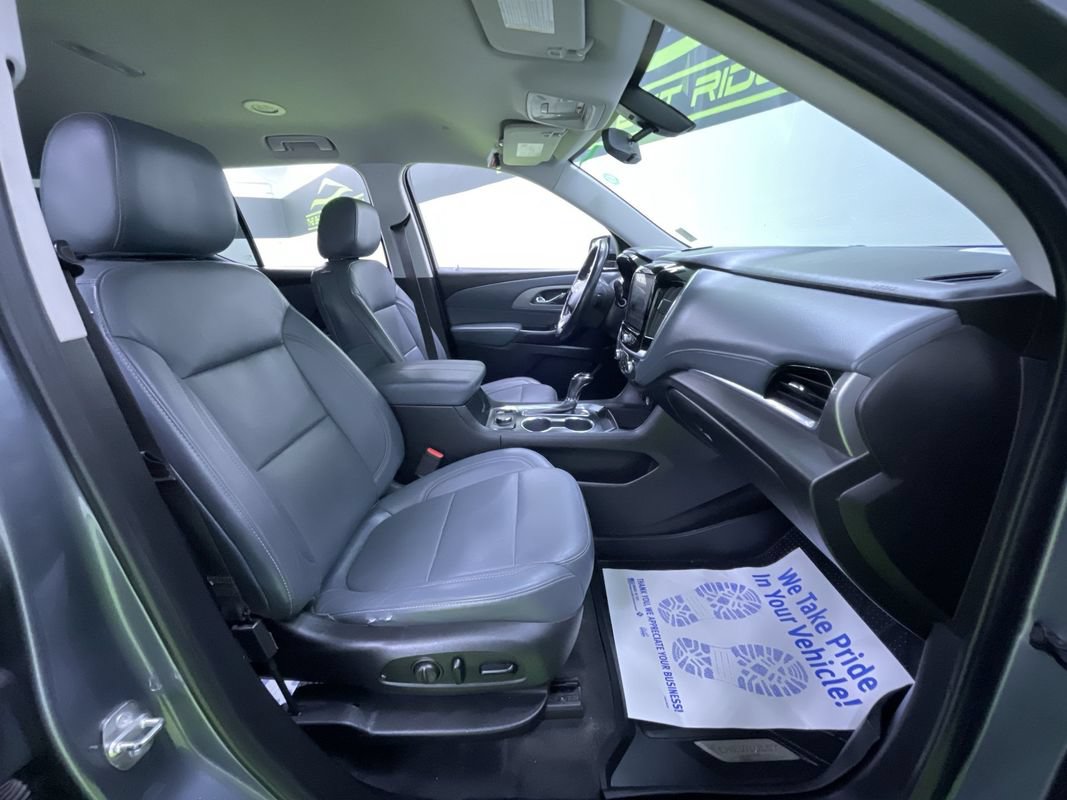 Used 2019 Chevrolet Traverse LT w/ LPO, 'HIT The Road' Package FWD image 29