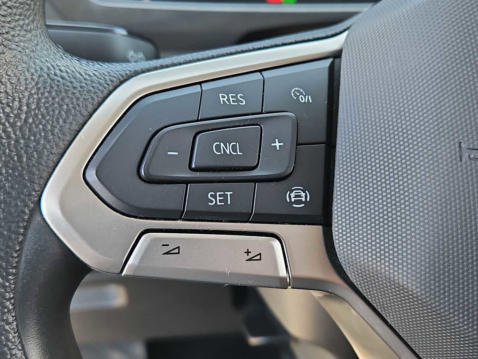 Used 2022 Volkswagen Tiguan S image 23