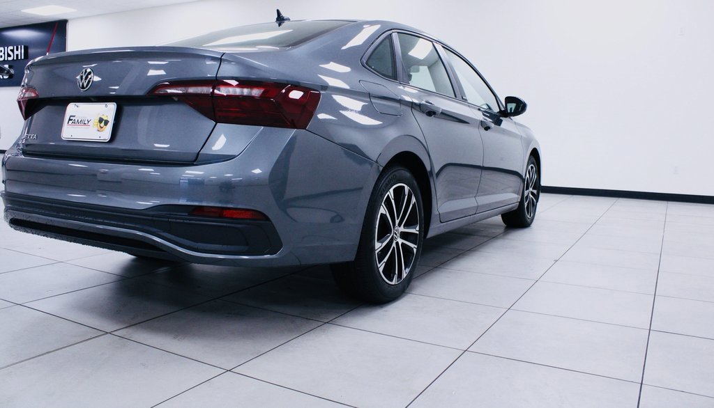 Used 2024 Volkswagen Jetta Sport image 5