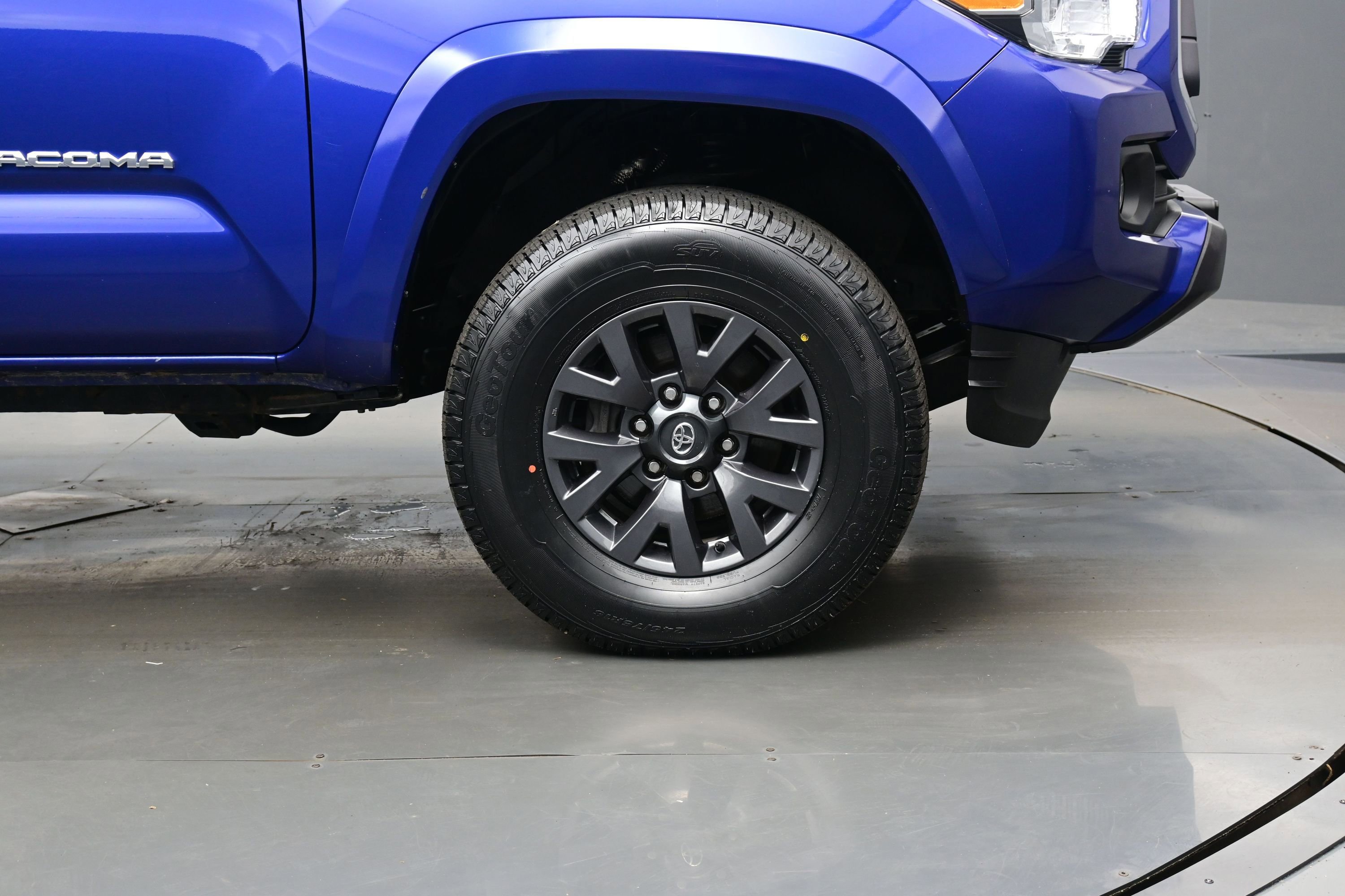 Used 2023 Toyota Tacoma SR5 AWD/4WD image 9