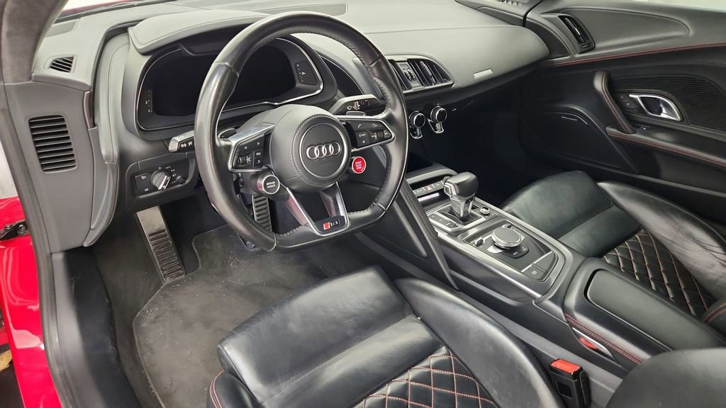 Used 2017 Audi R8 V10 w/ Carbon Exterior Package image 34