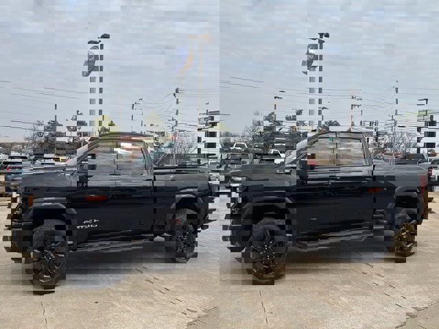 Used 2025 GMC Sierra 2500 AT4 image 4