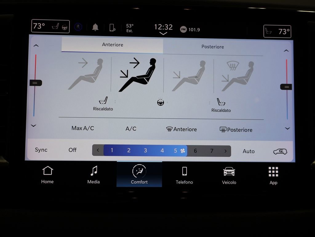 Certified 2024 Chrysler Pacifica Touring-L image 31