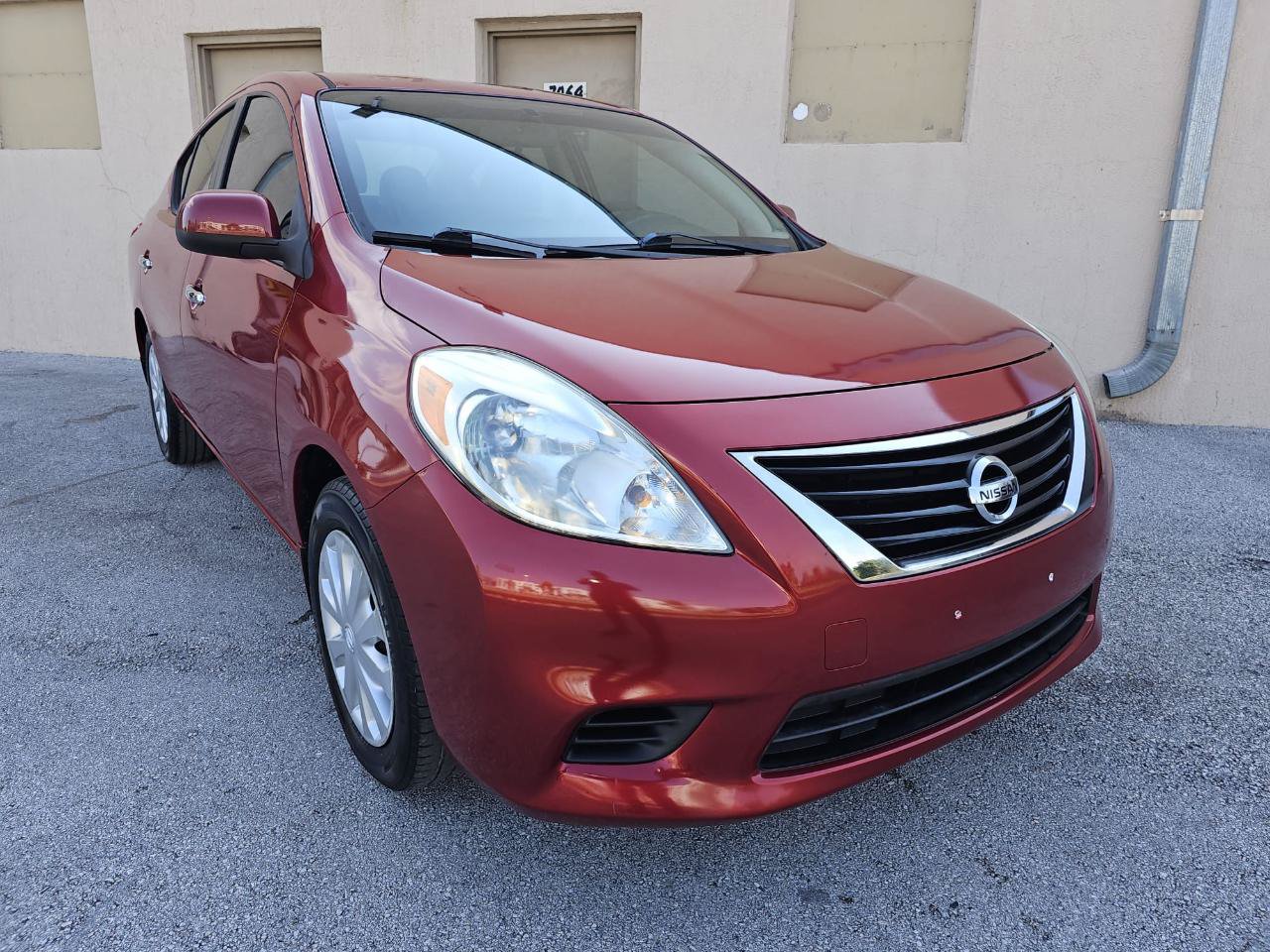 Used 2013 Nissan Versa SV FWD image 19