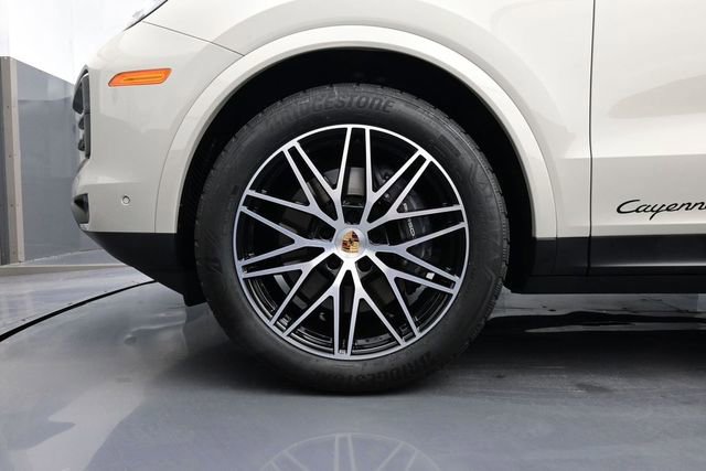Certified 2025 Porsche Cayenne Coupe AWD/4WD image 6
