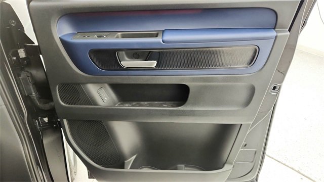 Used 2025 Volkswagen ID. Buzz Pro S image 22