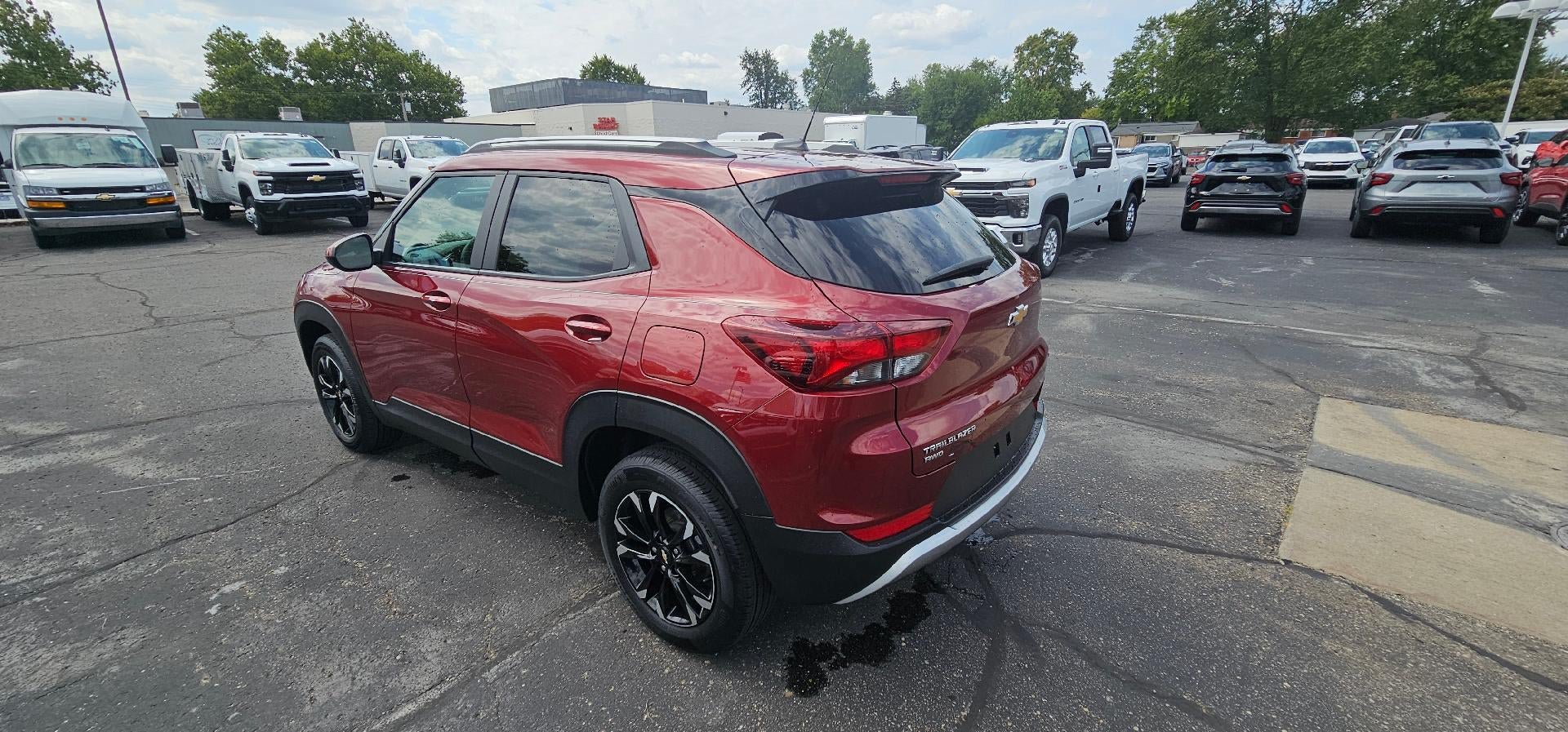 Used 2023 Chevrolet TrailBlazer LT w/ Convenience Package AWD/4WD image 5