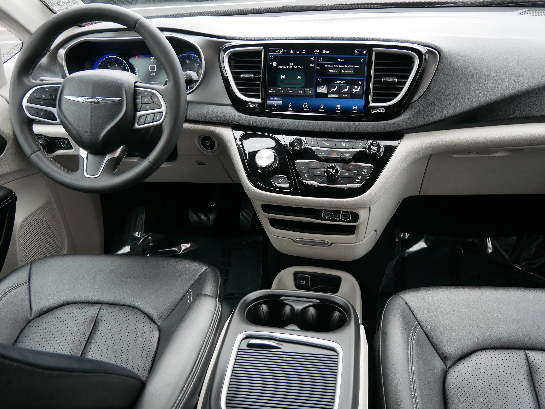 Used 2024 Chrysler Pacifica Touring-L FWD image 10