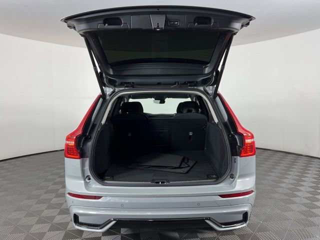 Used 2025 Volvo XC60 B5 Plus image 46