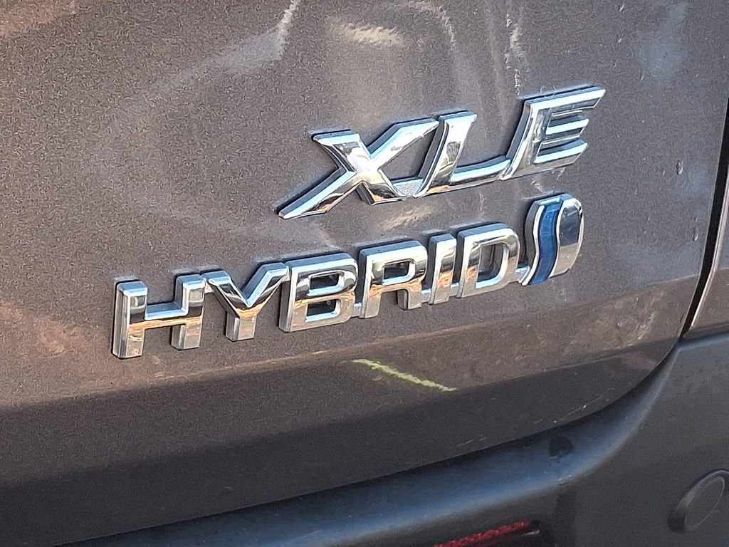 Used 2022 Toyota Sienna XLE image 28