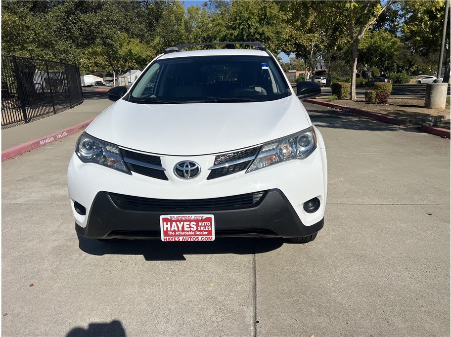 Used 2013 Toyota RAV4 LE FWD image 2