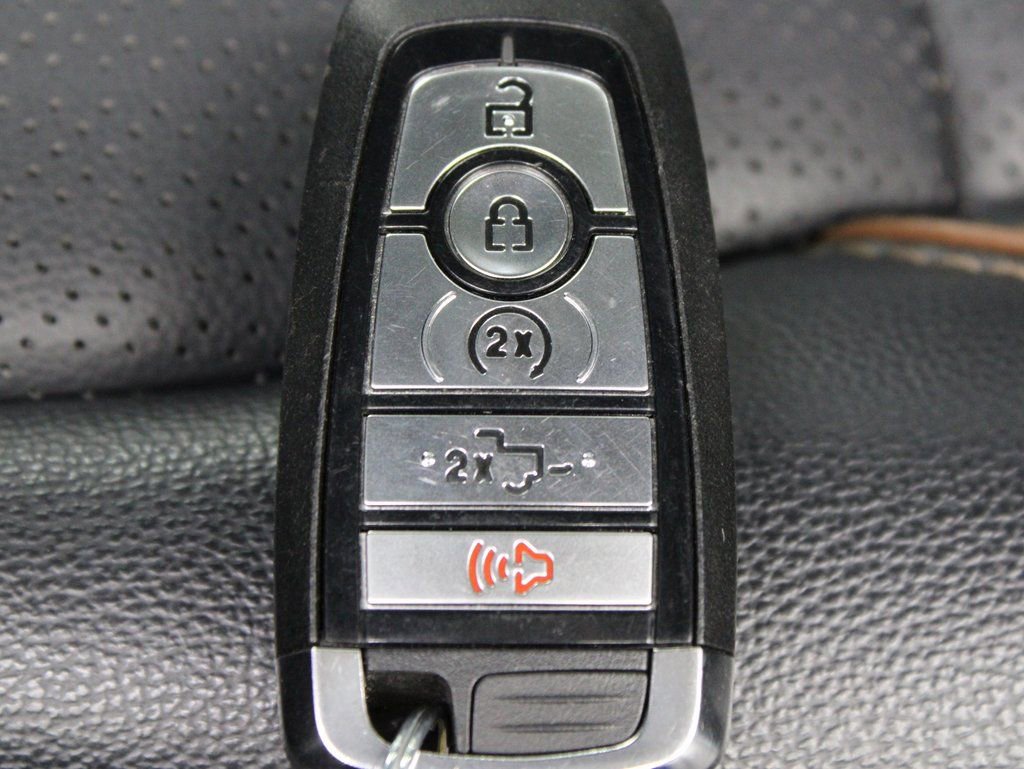 Used 2025 Ford F350 Lariat w/ Black Appearance Package image 78